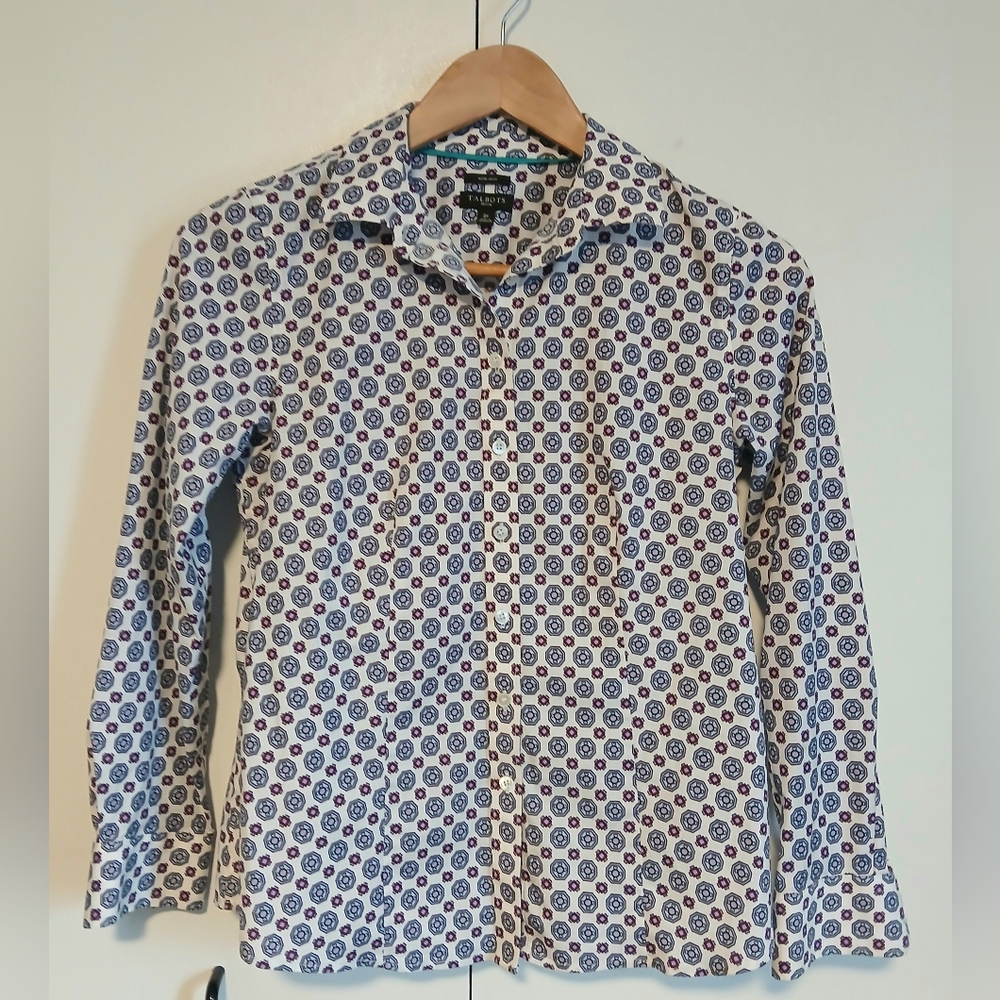 ​Talbots Non-Iron Geometric Print Button Down Shirt Blouse Women's 2 Petite
